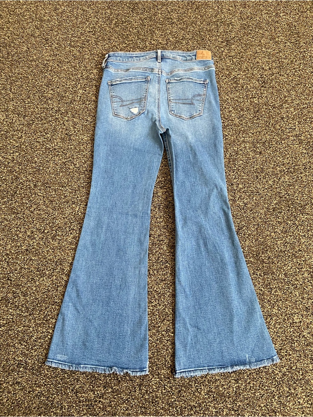 American Eagle Super Hi-Rise Flare Jeans Distressed Raw Hem Size 4 Short - Picture 3 of 16